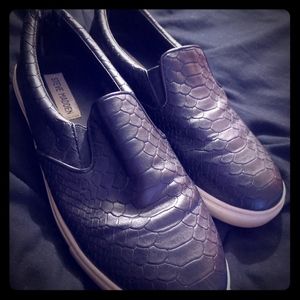 Steve Madden slip on sneakers